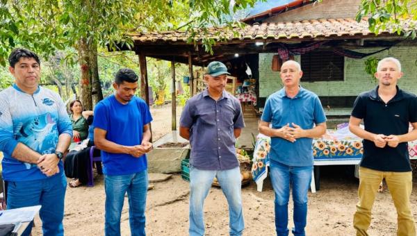 Prefeito Júlio César e equipe participam de Assembleia no PA Alto Alegre*