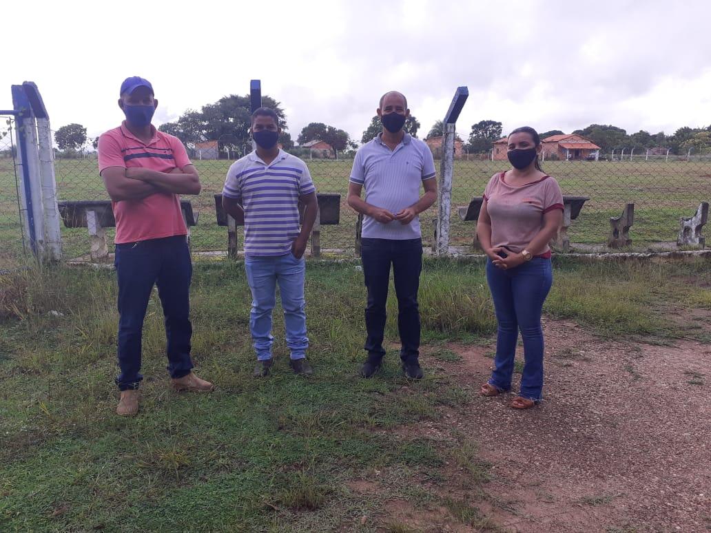 Prefeito de Couto Magalhães visita obras de revitalização na cidade
