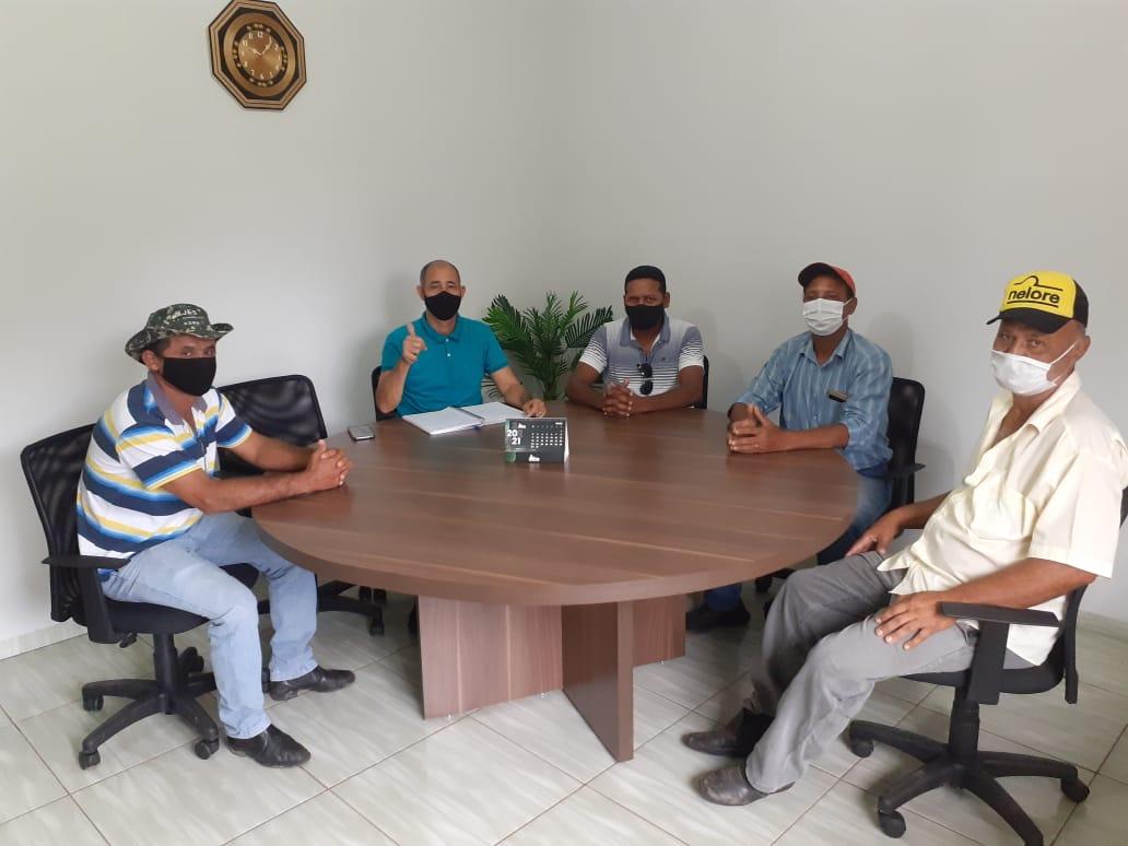 PRODUTORES DO P.A PÉ DO MORRO APRESENTAM DEMANDAS AO PREFEITO

