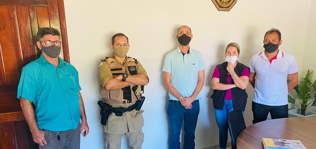 Comandante do 7º BPM realiza visita à Prefeitura de Couto Magalhães
