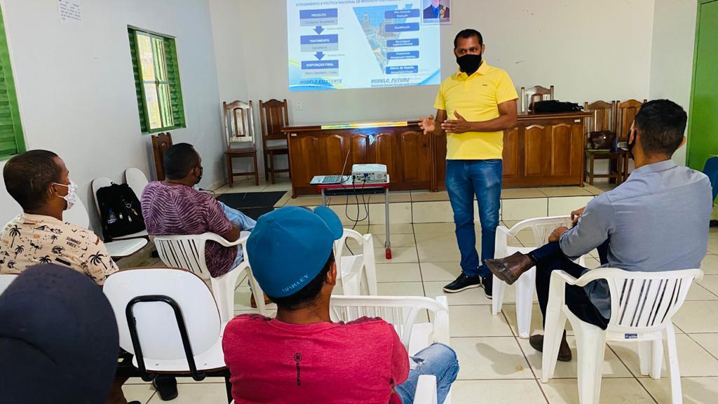 Servidores da Limpeza Urbana de Couto Magalhães participam de capacitação do novo sistema de coleta pública