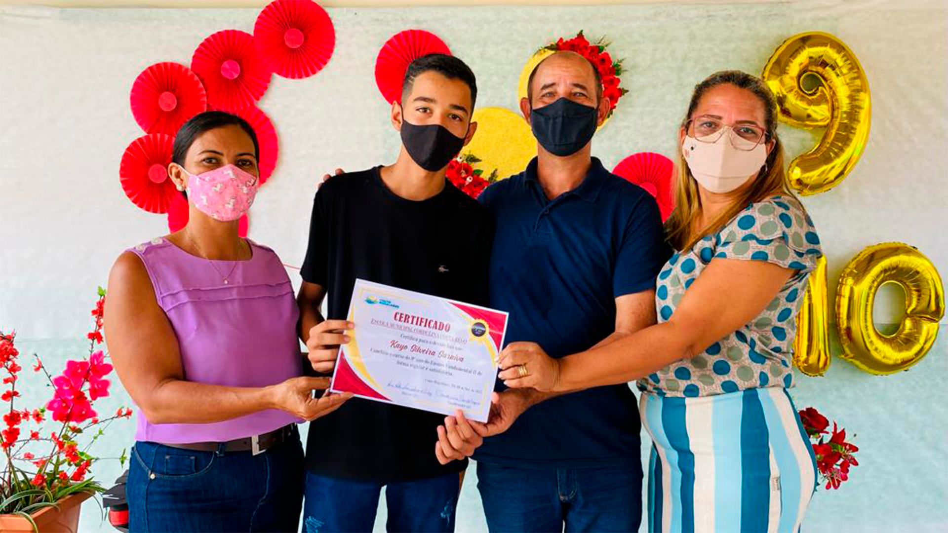 Alunos do 9º Ano recebem certificado do Ensino Fundamental