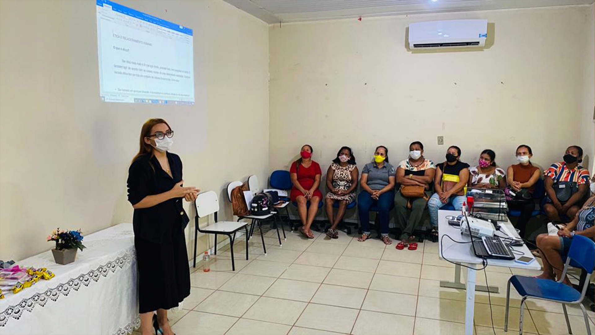 Merendeiras e Auxiliares de Serviços Gerais da Educação pública de Couto Magalhães passam por formação

