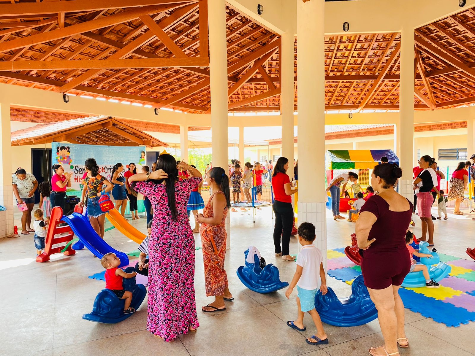 Alunos de Couto Magalhães visitam nova escola Portal do Conhecimento
