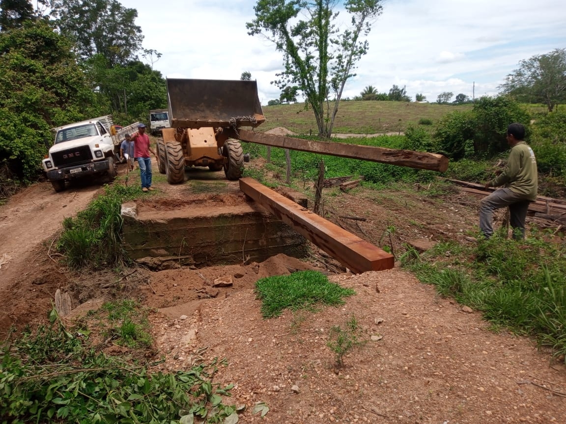 Ponte sobre córrego no PA Juari recebeu reconstrução em Couto Magalhães
