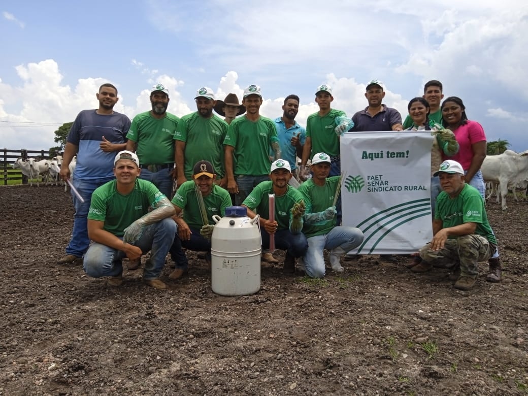 Agricultores de Couto Magalhães recebem treinamento de inseminação artificial de Bovinocultura
