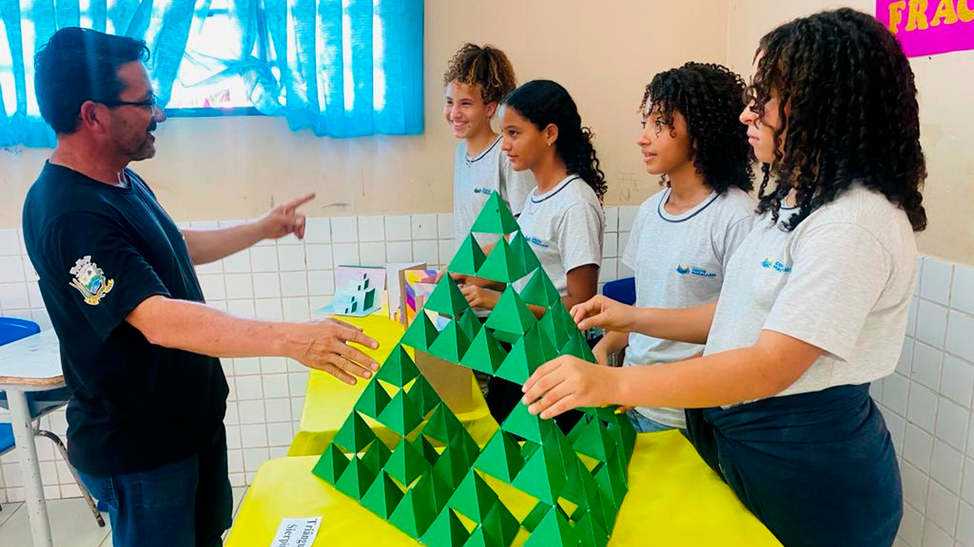 Escola João Ribeiro realiza 1ª Feira de Ciências e Matemática

