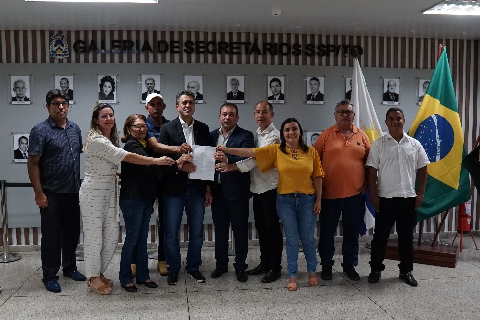 Acompanhado de comitiva, prefeito Júlio César busca mais segurança para Couto Magalhães 
