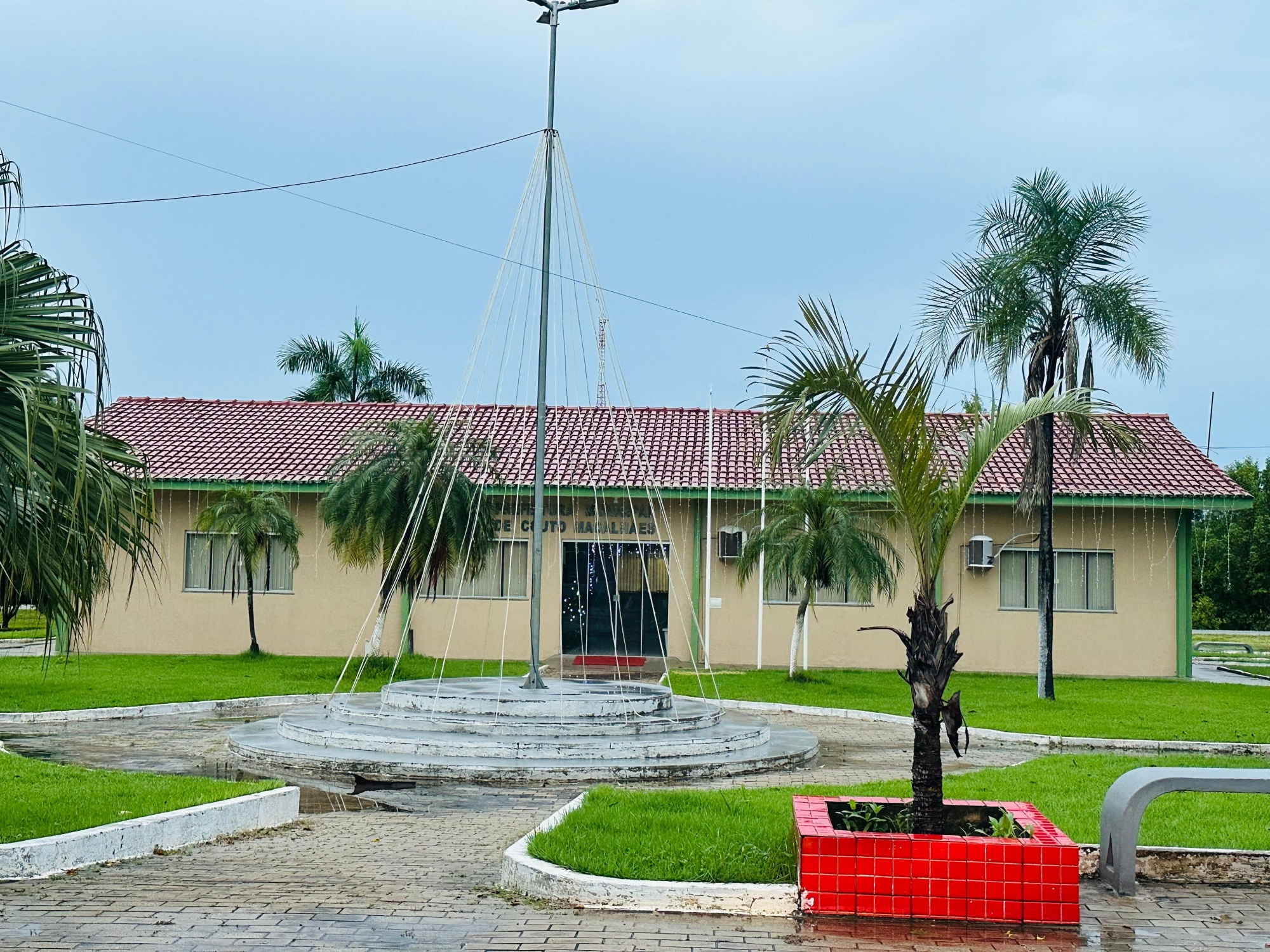 Prefeitura de Couto Magalhães paga salário, 13º e recisões de servidores municipais antes do Natal
