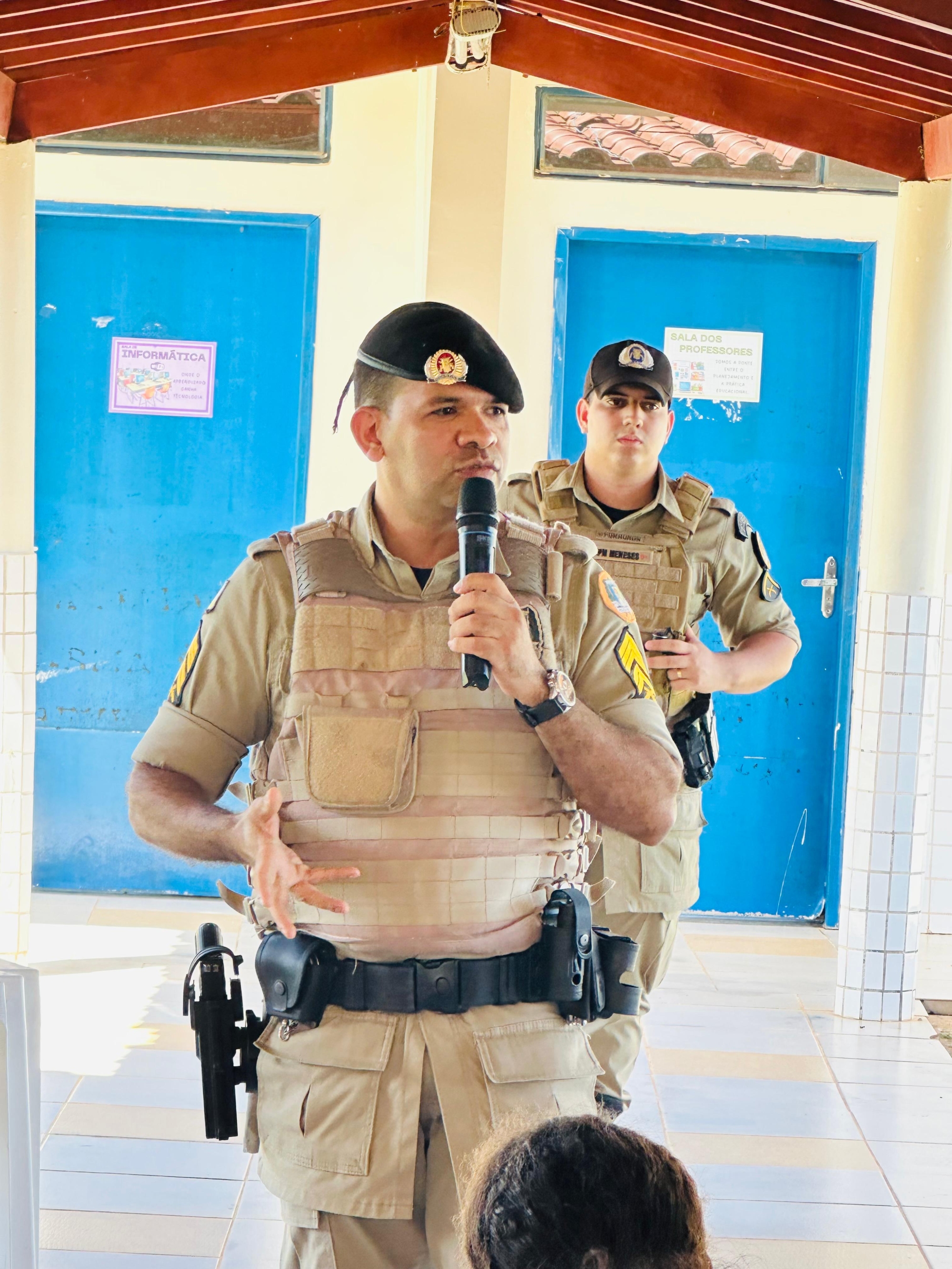 Palestra de alerta sobre o uso de drogas é realizada na Escola Senador João Ribeiro 
