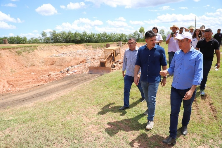 Prefeito Júlio César é citado em evento pela iniciativa de implantação do Aterro Sanitário