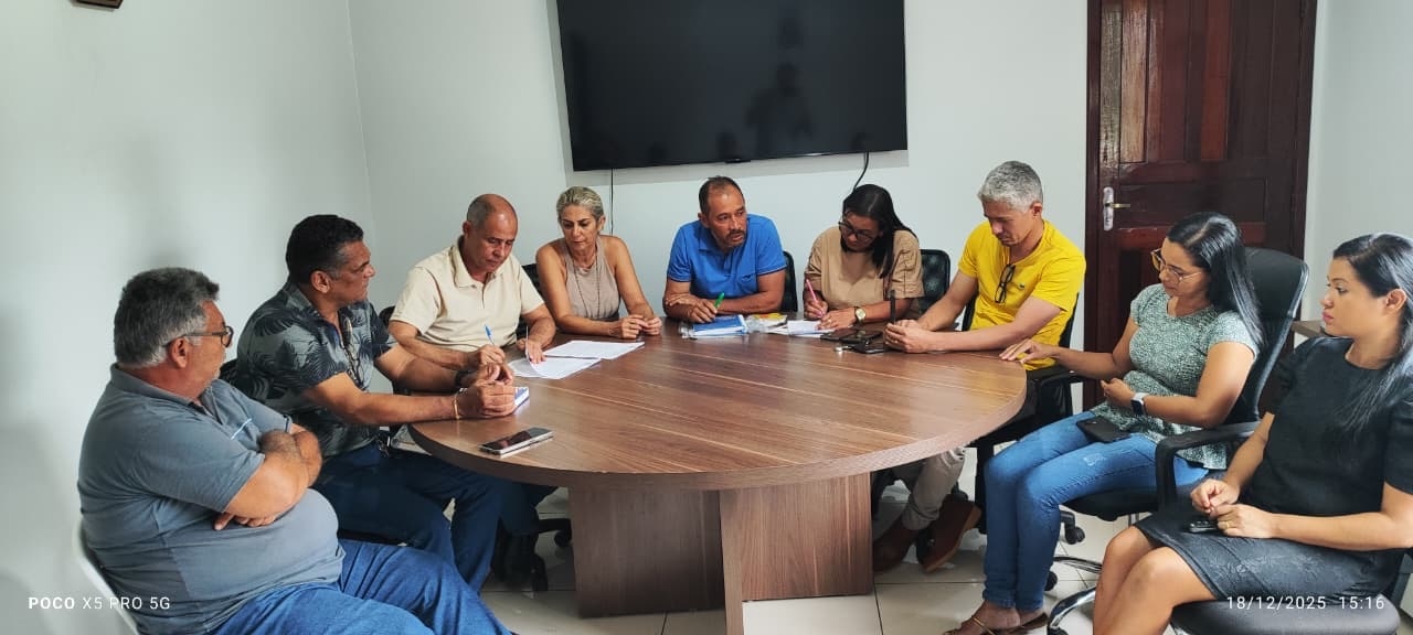 Prefeito Júlio César assina Decretos para progressão dos servidores