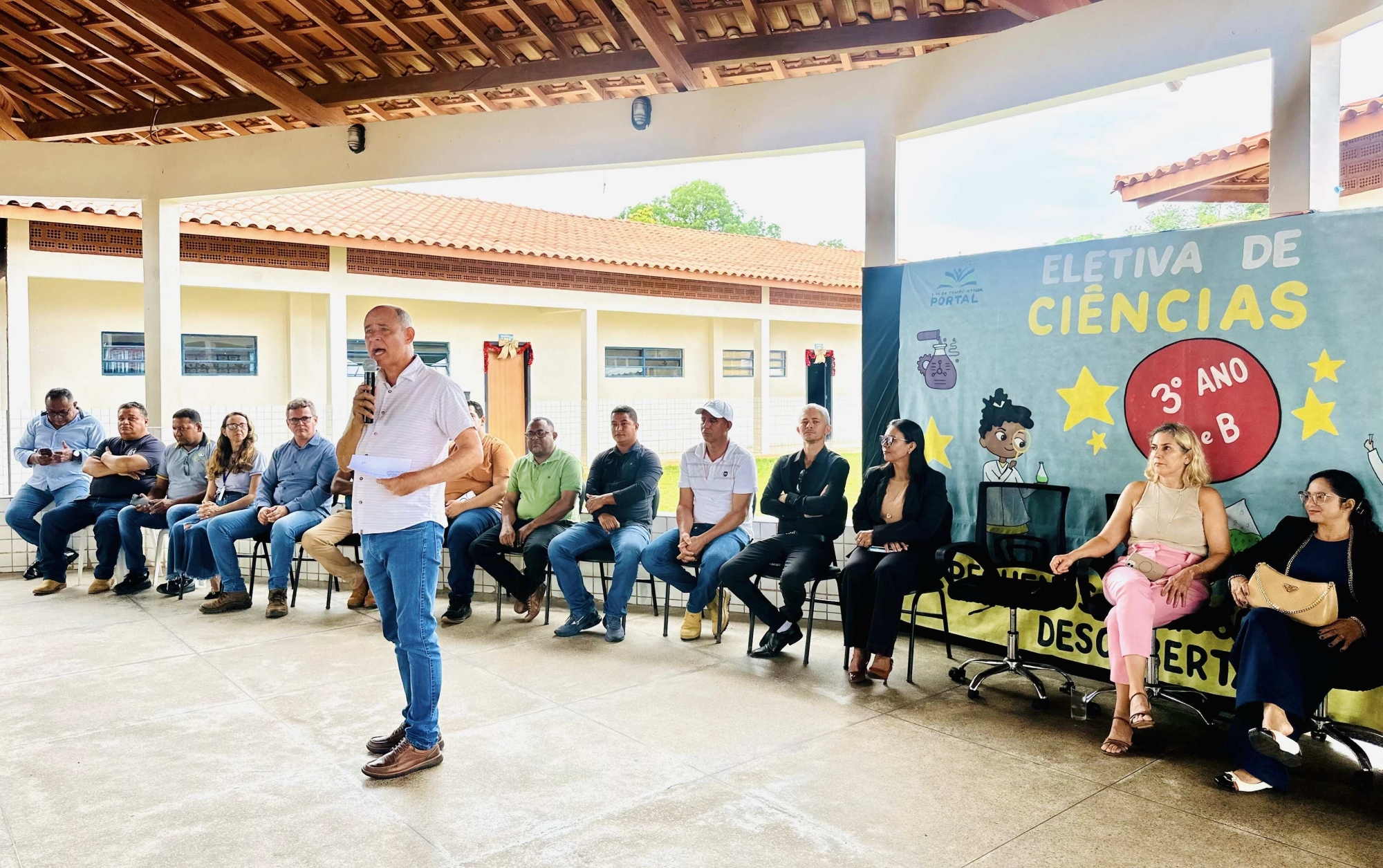 Prefeito Júlio César realiza lançamento de obras na Escola Portal do Conhecimento
