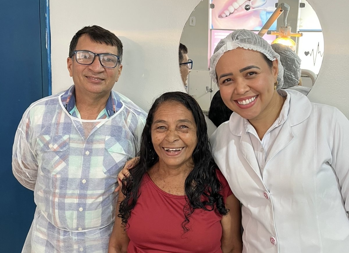 Prefeitura de Couto Magalhães entrega próteses dentárias a pacientes