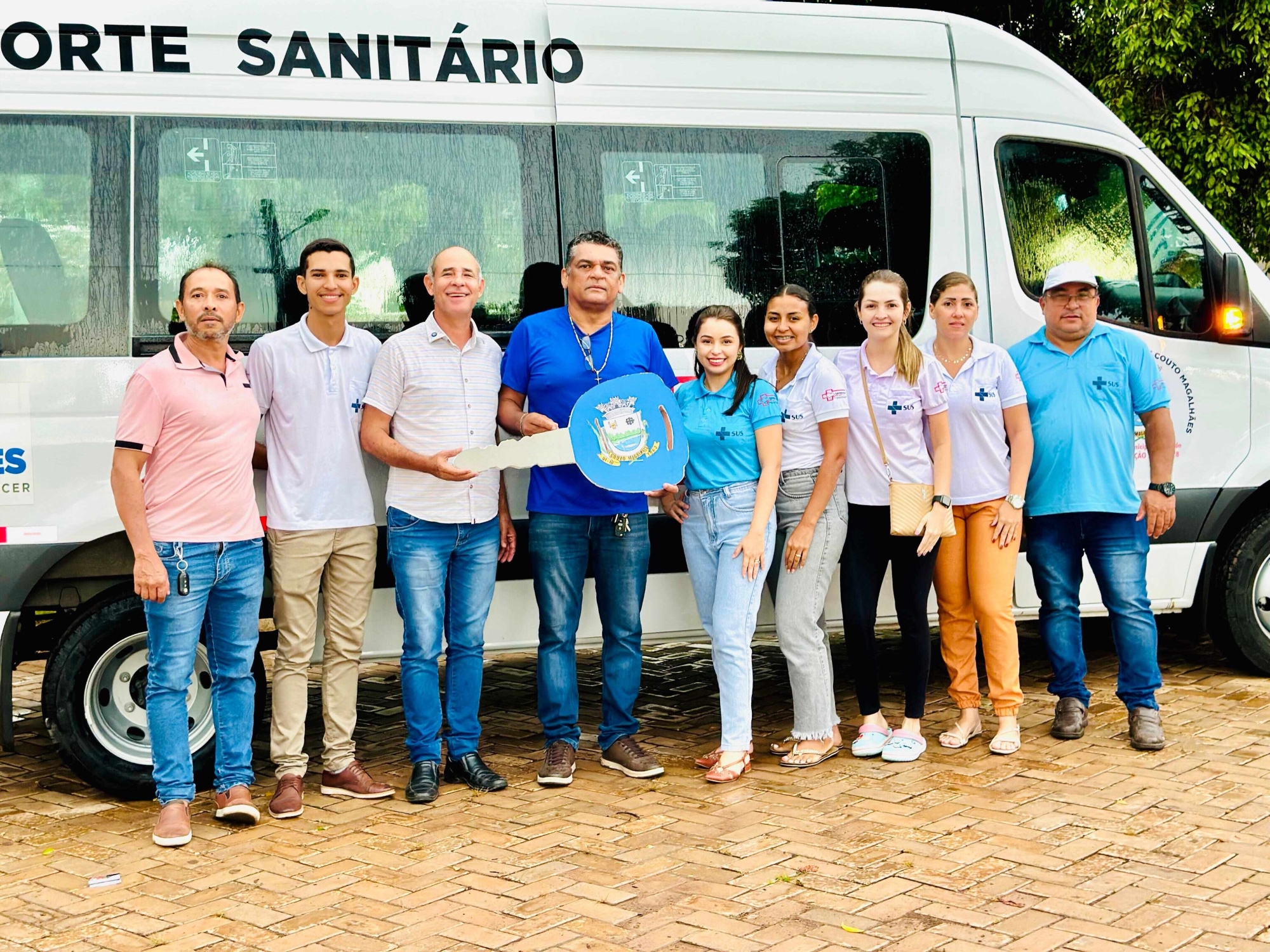 Prefeito Júlio César entrega Van da Saúde à população durante evento na Feira do Agricultor