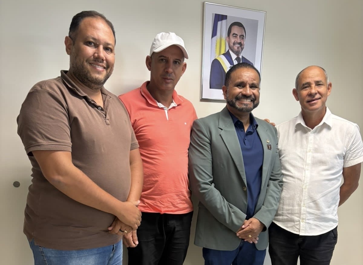 Prefeito Júlio César visita Secretaria de Igualdade Racial visando a promoção de ações de combate ao racismo