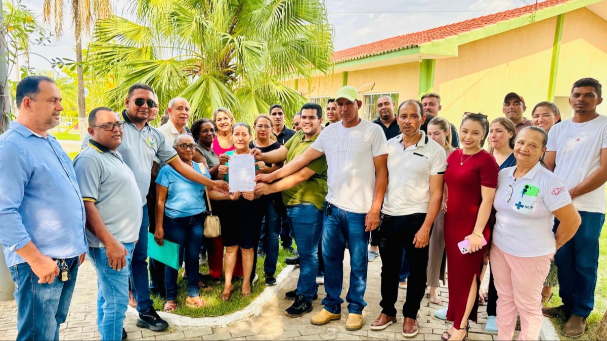 Prefeito Júlio César sanciona Lei do novo PCCR da Saúde ao lado dos servidores municipais
