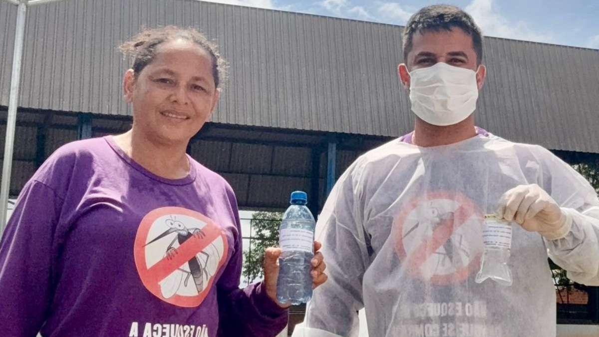 Vigilância em Saúde realiza coleta de água para controle de qualidade