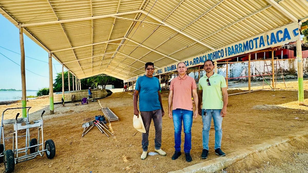 Prefeito Júlio César acompanha preparativos finais para a temporada de praia em Porto Franco do Araguaia